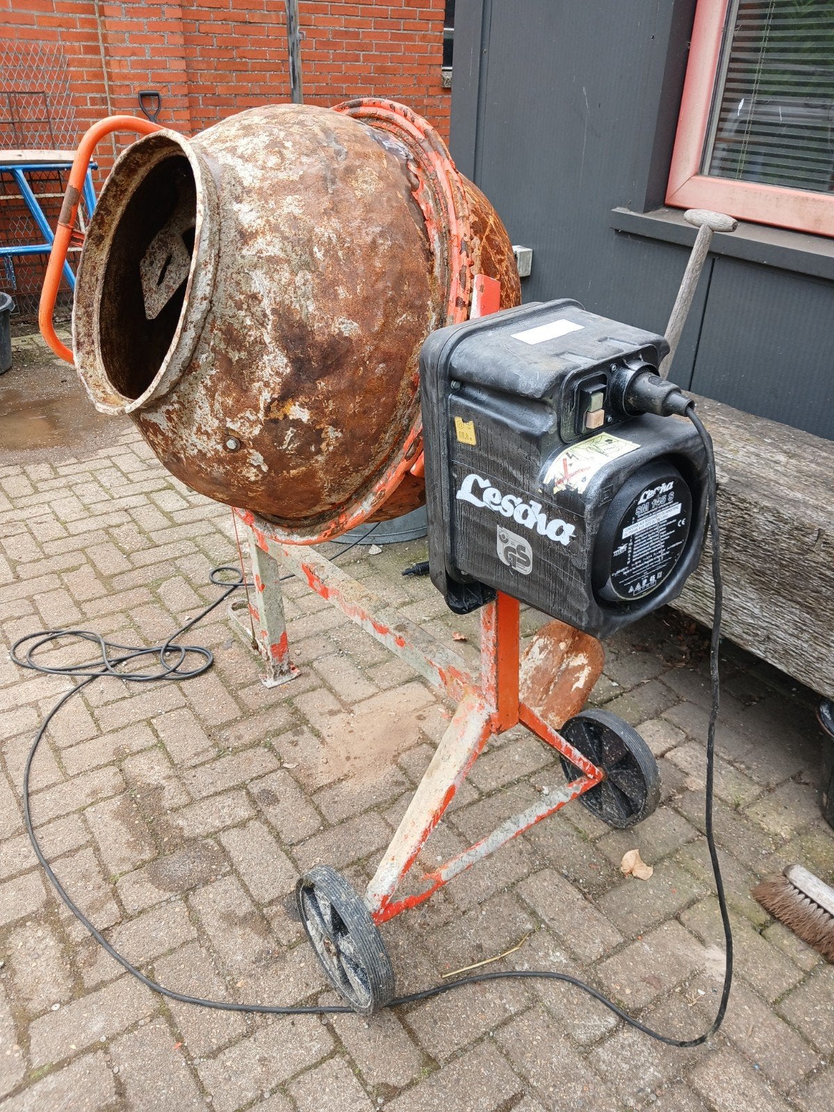 Betonmolen lescha 145 liter, Ophalen, Zo goed als nieuw