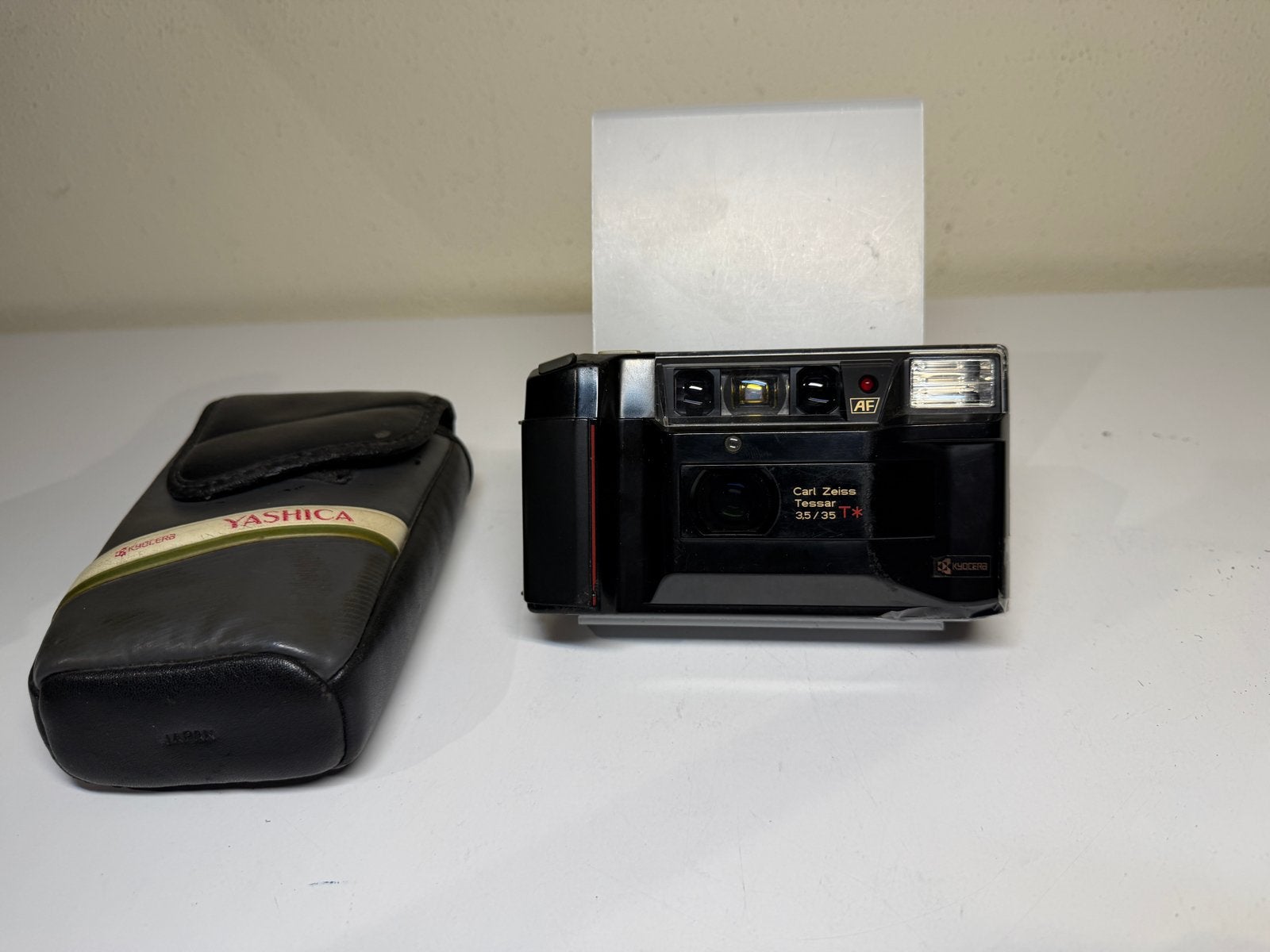 Yashica T2 Compact Camera met Carl Zeiss Tessar Lens, Ophalen of Verzenden, Gebruikt, Compact, Overige Merken