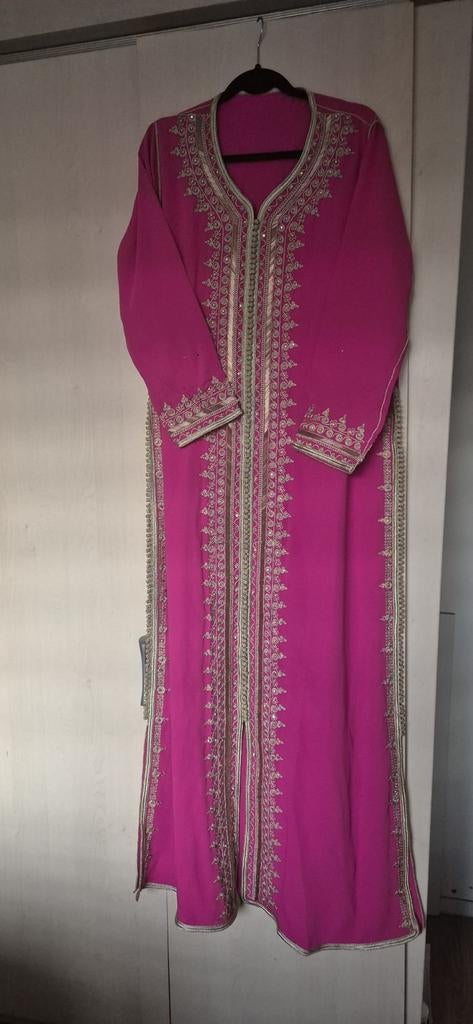 Hot Roze Kaftan met Gouden Borduurwerk, Maat 38/40 (M), Ophalen of Verzenden, Zo goed als nieuw, Roze