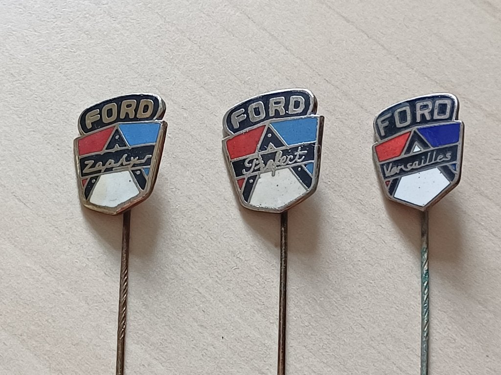 3x Verschillende FORD spelden, Verzamelen, Verzenden, Gebruikt, Merk, Speldje of Pin