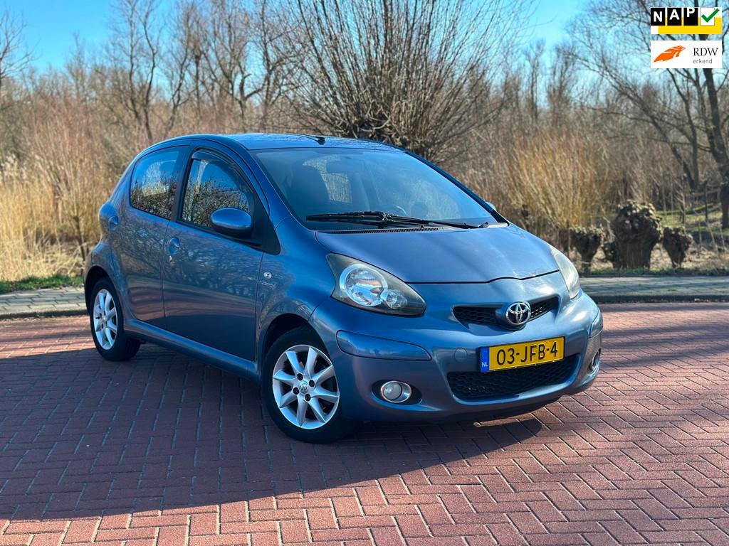 Toyota Aygo 1.0-12V Comfort Airco/Nap/Toerenteller, Voorwielaandrijving, Gebruikt, 68 pk, Origineel Nederlands