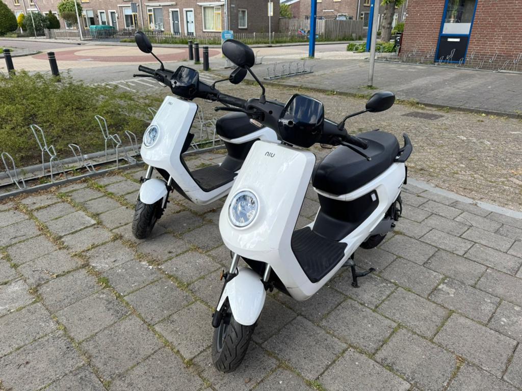 Niu M+, Fietsen en Brommers, Brommeronderdelen | Scooters, Ophalen of Verzenden, Zo goed als nieuw, Overige typen, Overige merken