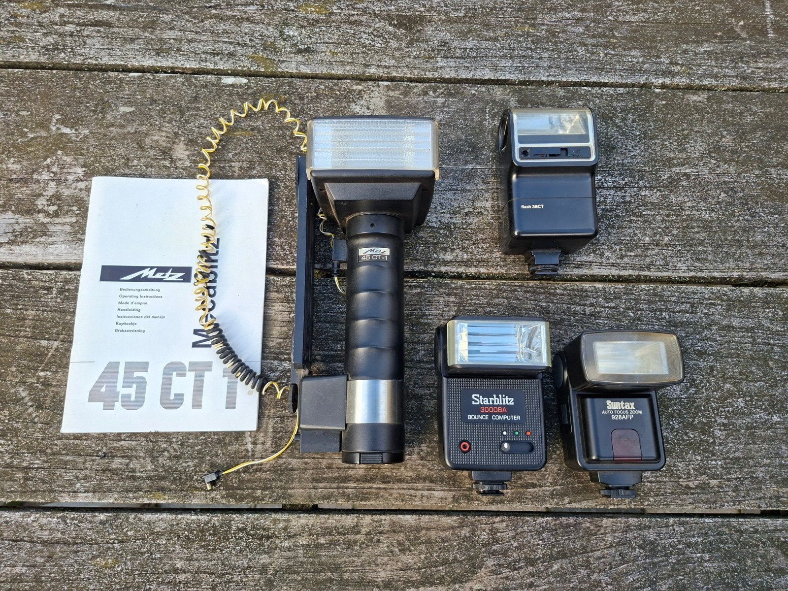 partij vintage flitsers o.a. Metz, Gebruikt, Ophalen of Verzenden, Staafflitser, Kantelbaar