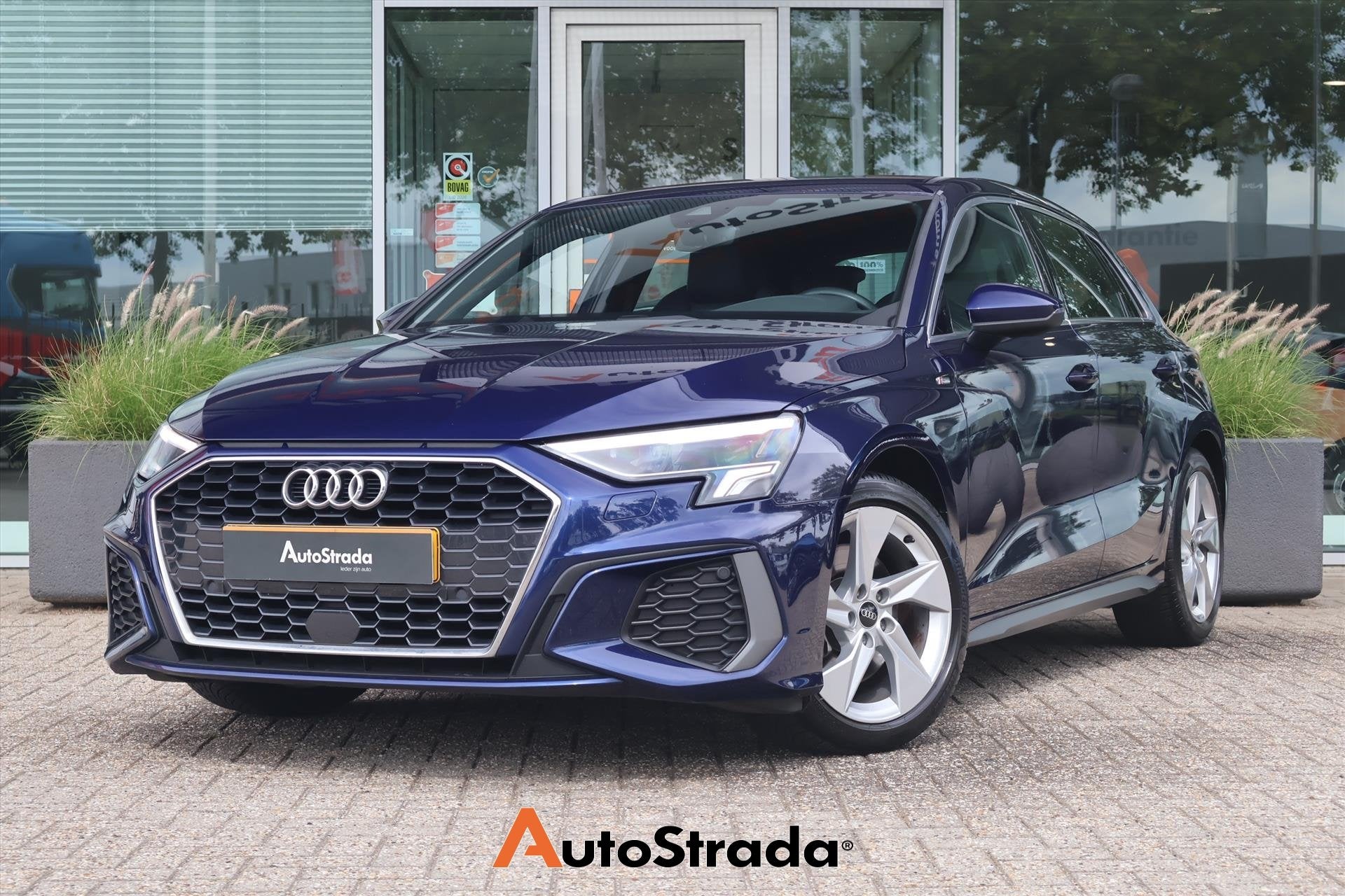 Audi A3 Sportback 35 TFSI S-Line 150pk | RS Stoelen | B&O |, Dealer onderhouden, Blauw, Bedrijf, 690 kg