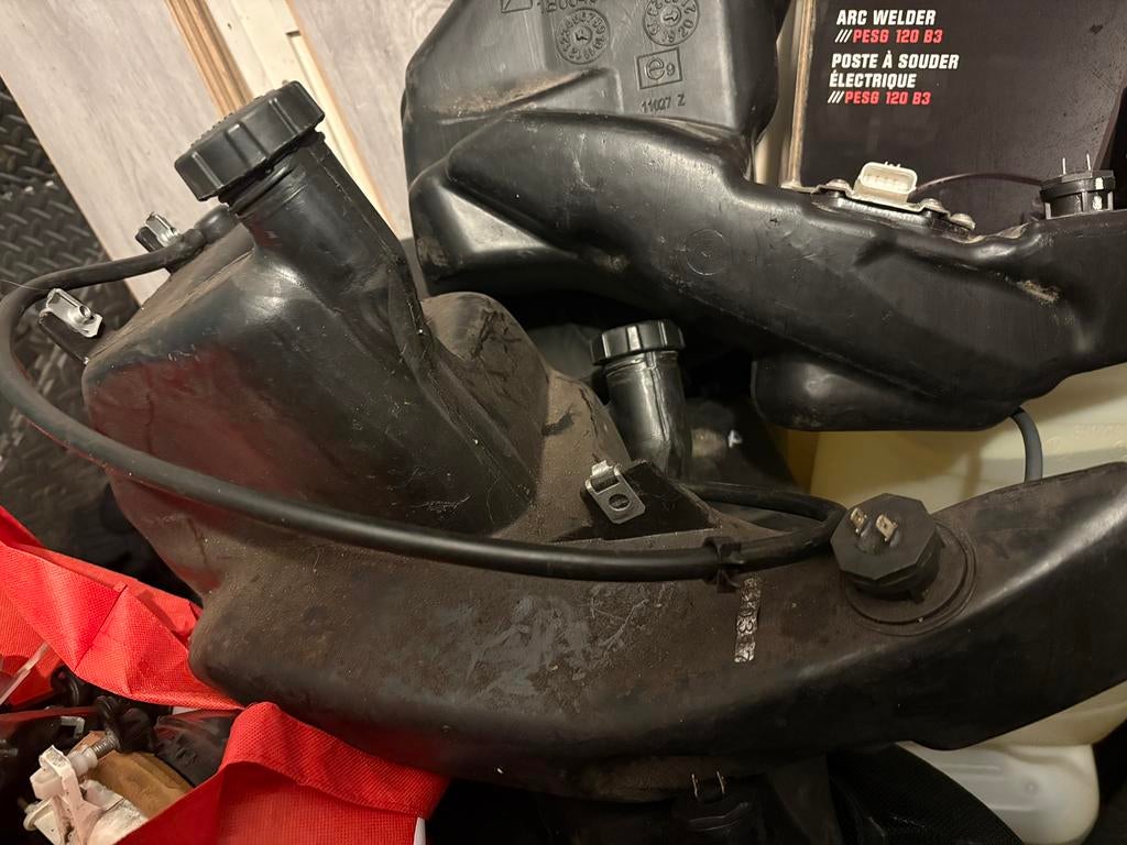 Zip 2000 tank zadels skr 125cc gilera runner sd tank, Motoren, Tuning en Styling, Ophalen of Verzenden