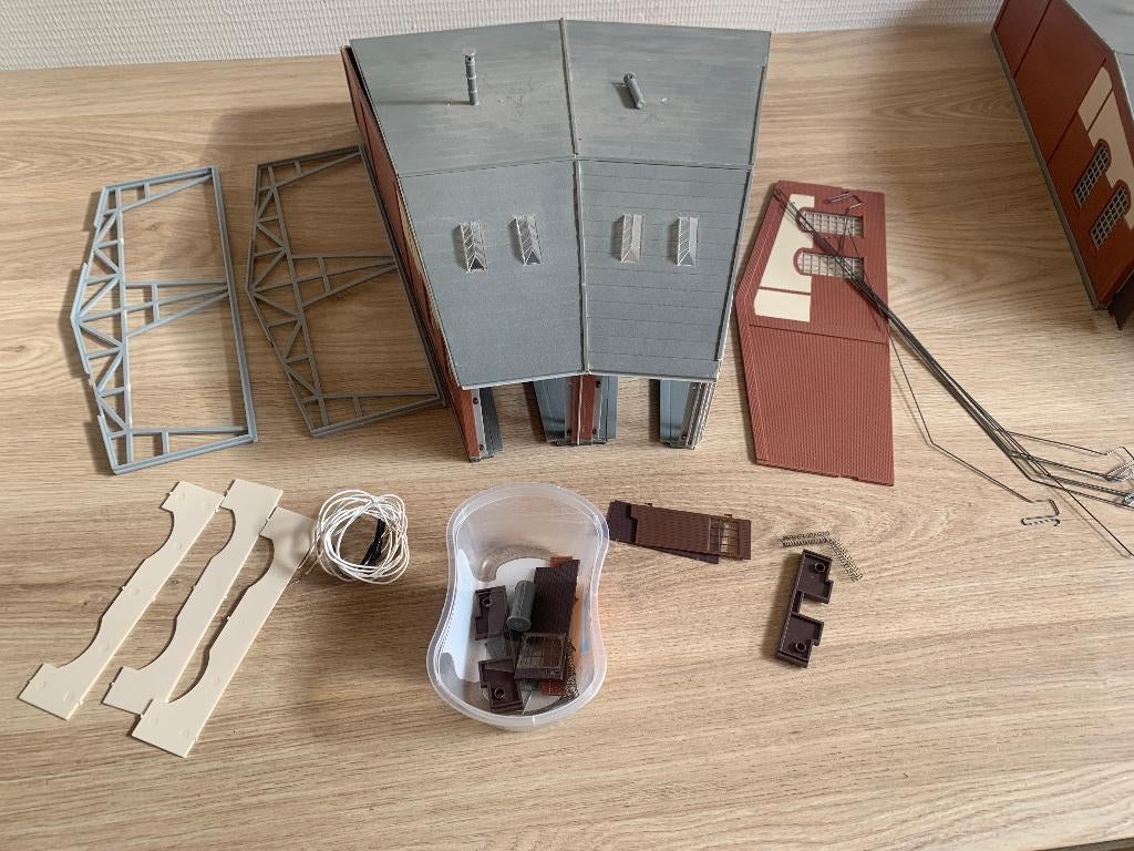 Onderdelen voor Faller lokloods, Gebruikt, Gelijkstroom of Wisselstroom, Brug, Tunnel of Gebouw, Ophalen