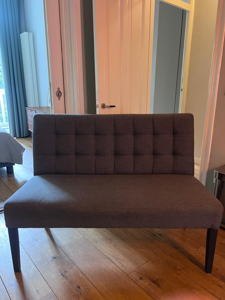 Klein mooi stoffen bankje, Huis en Inrichting, Banken | Sofa's en Chaises Longues, Minder dan 75 cm, Tweepersoons, Ophalen of Verzenden