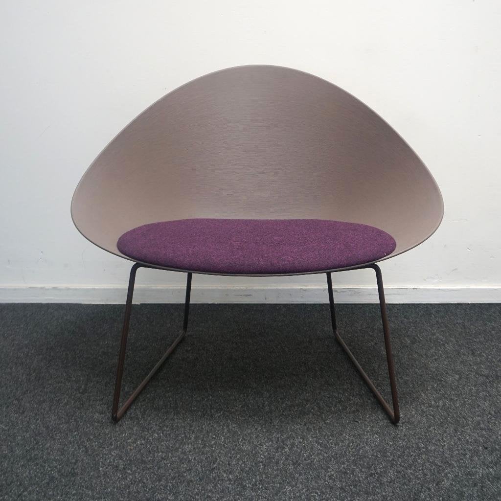 Arper Adell Lounge Chair Design Fauteuils | Bruin / Paars, Huis en Inrichting, Fauteuils, Stof, Gebruikt, -, -