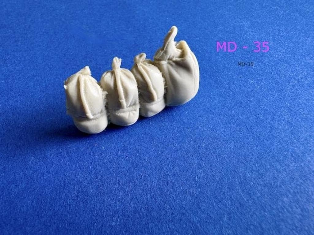 resin US GI canvas plunje baal 4 stuks 1/35  2 styles, Ophalen of Verzenden, Nieuw, 1:32 tot 1:50
