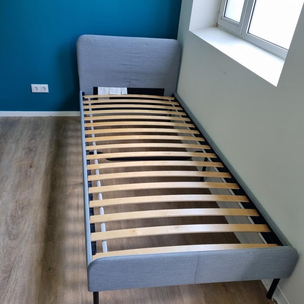 Eenpersoons bed met stoffen hoofdeinde, Ophalen, Gebruikt, 90 cm, Eenpersoons