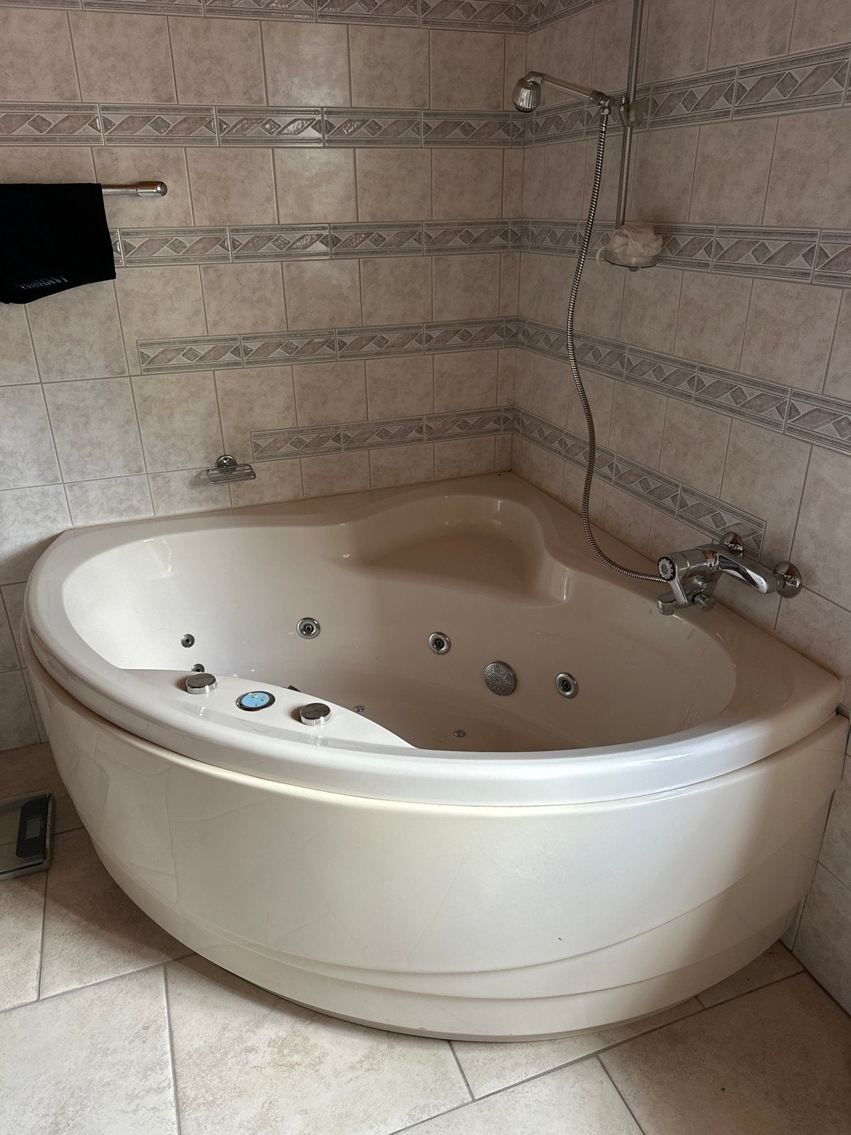 Hoekbad met whirlpool functie en douche, Ophalen of Verzenden, Gebruikt, Met bad
