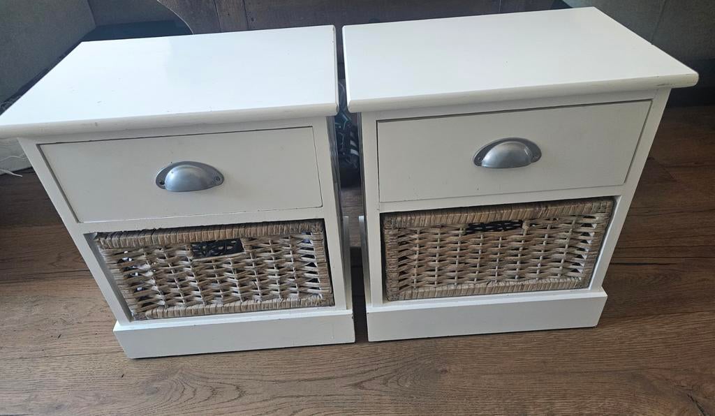 Set van 2 witte nachtkastjes met lade en rieten mand, Ophalen, Gebruikt, Minder dan 45 cm, Minder dan 55 cm