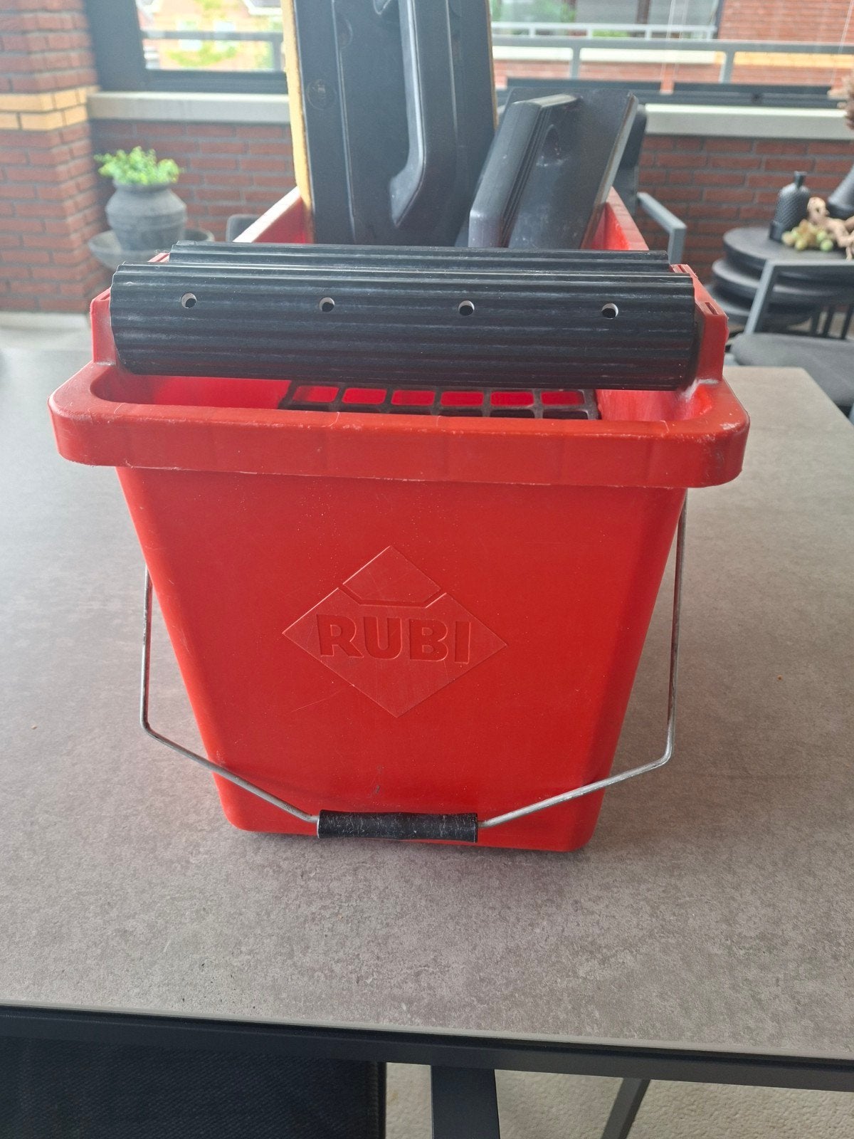 Rubi tegelwasemmer met sponzen en rooster, Ophalen of Verzenden, Gebruikt, Overige typen, Rubi