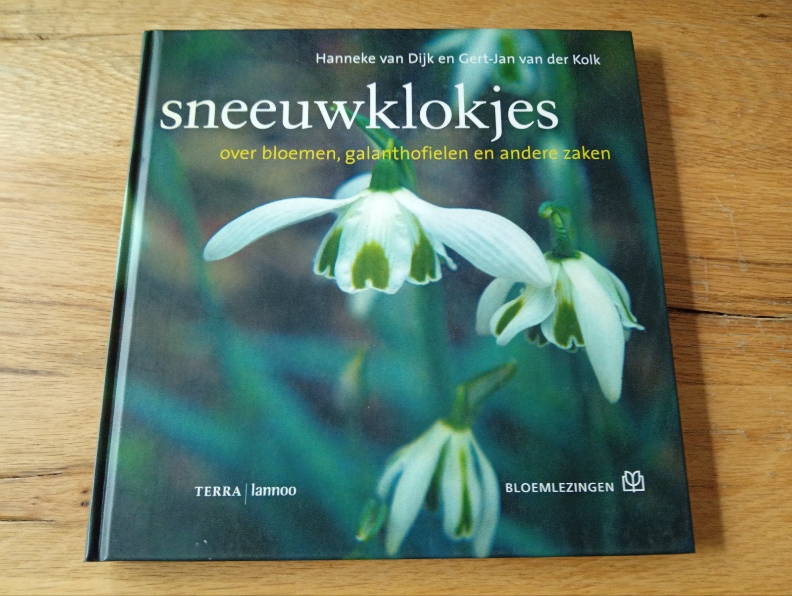 Sneeuwklokjes , over bloemen, galanthofielen en andere zaken, Ophalen of Verzenden, Zo goed als nieuw, Tuinieren en Tuinplanten