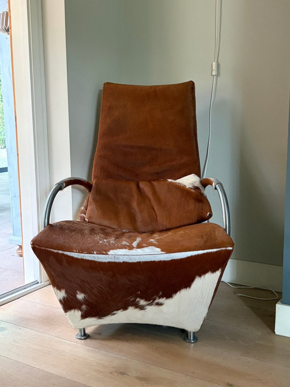 Set van 2 design fauteuils met koeienhuid bekleding, Ophalen, Gebruikt, Twee, Bruin
