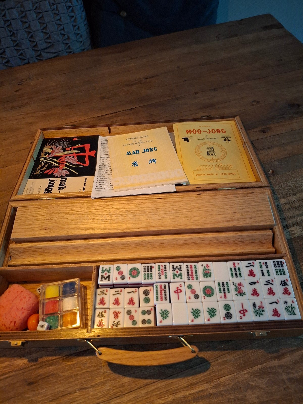 Vintage Mahjong spel in houten koffer met accessoires, Drie of vier spelers, Ophalen of Verzenden, Gebruikt, Onbekend