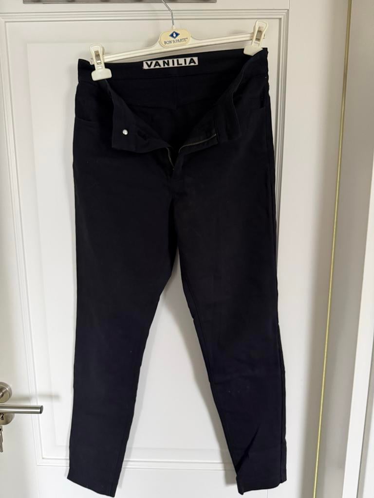 Zwarte damesbroek Vanilia, Kleding | Dames, Maat 38/40 (M), Zwart, Ophalen of Verzenden, Zo goed als nieuw