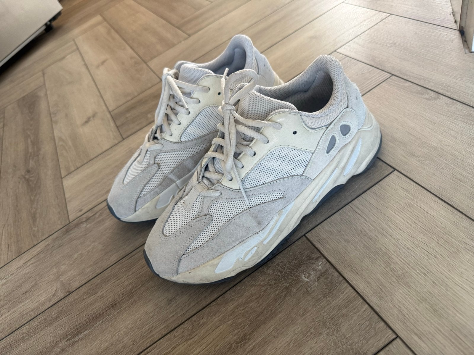 Yeezy Boost 700 Analog - Maat 43, Ophalen of Verzenden, Gedragen, Overige kleuren, Sneakers of Gympen