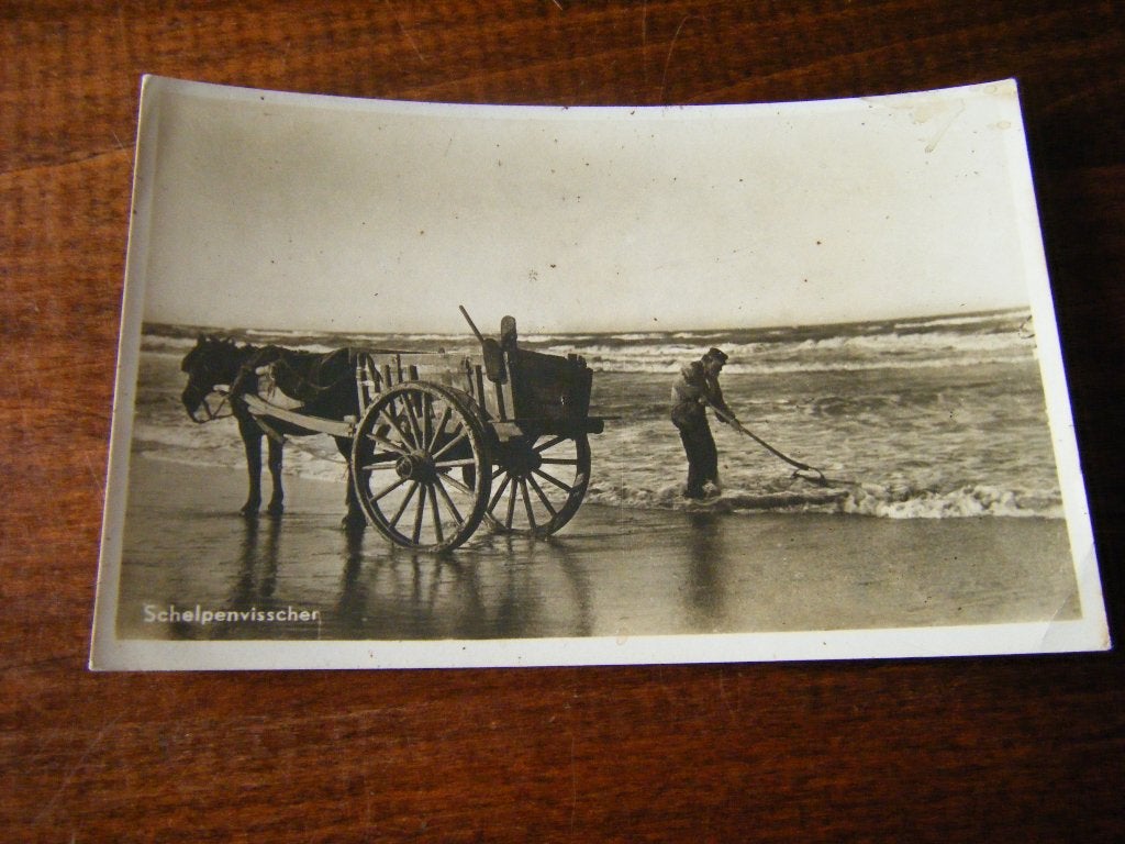 M38 - Schelpenvisser - Strand - Mooi/Oud, Ophalen of Verzenden, 1940 tot 1960, Zeeland