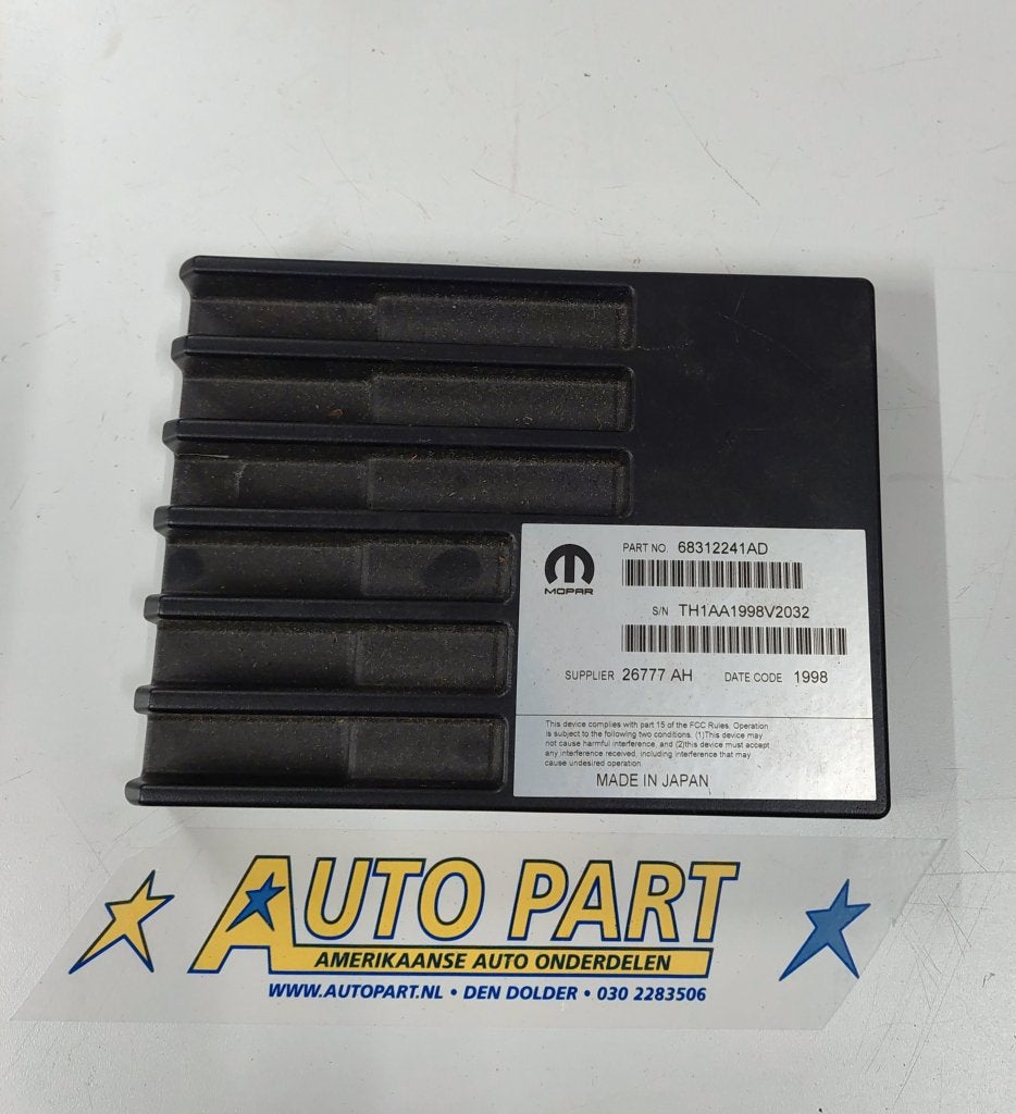 Dodge Ram pickup versterker 8.4" 2019-2021, Gebruikt, PO Box 21-8004 | Auburn Hills, MI 48321-8004, Amerikaanse onderdelen, Ophalen of Verzenden