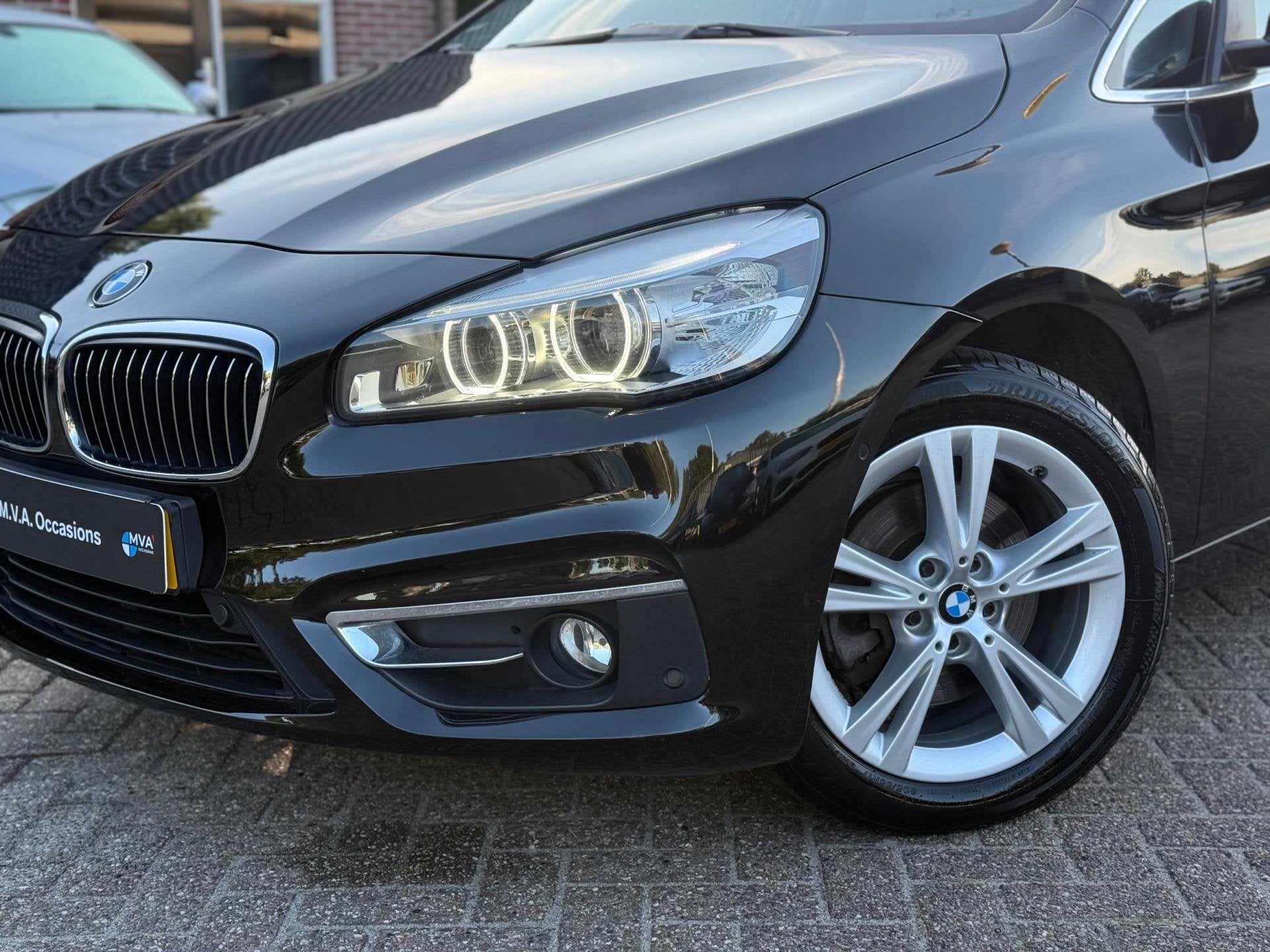 BMW 2-serie Active Tourer 218i Luxury|Head Up|Leder|Lane ass, Voorwielaandrijving, 136 pk, Gebruikt, Zwart