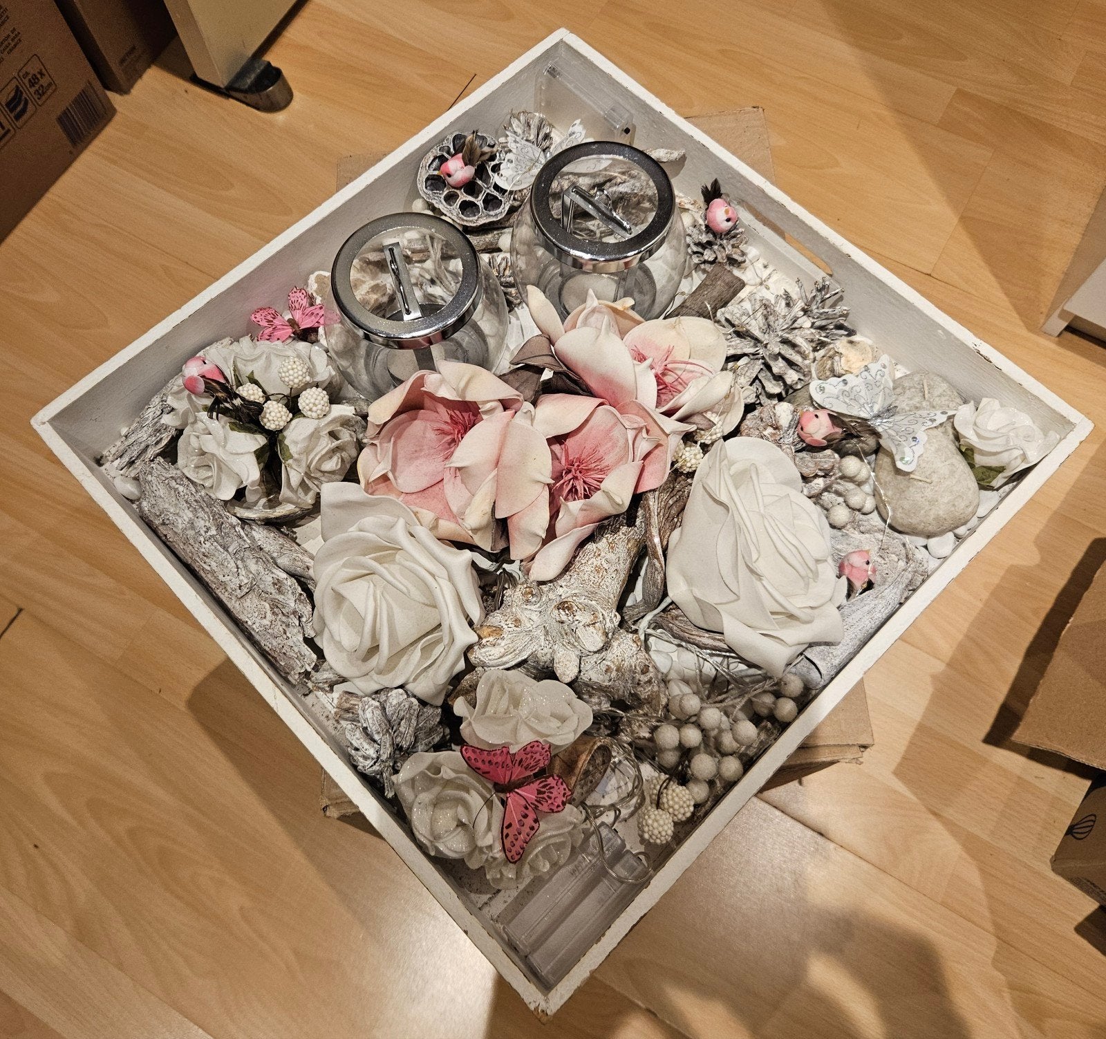Wit dienblad opgemaakt 45x45x6 - Romantische decoratie, Ophalen, Gebruikt, Overige materialen, Overige stijlen