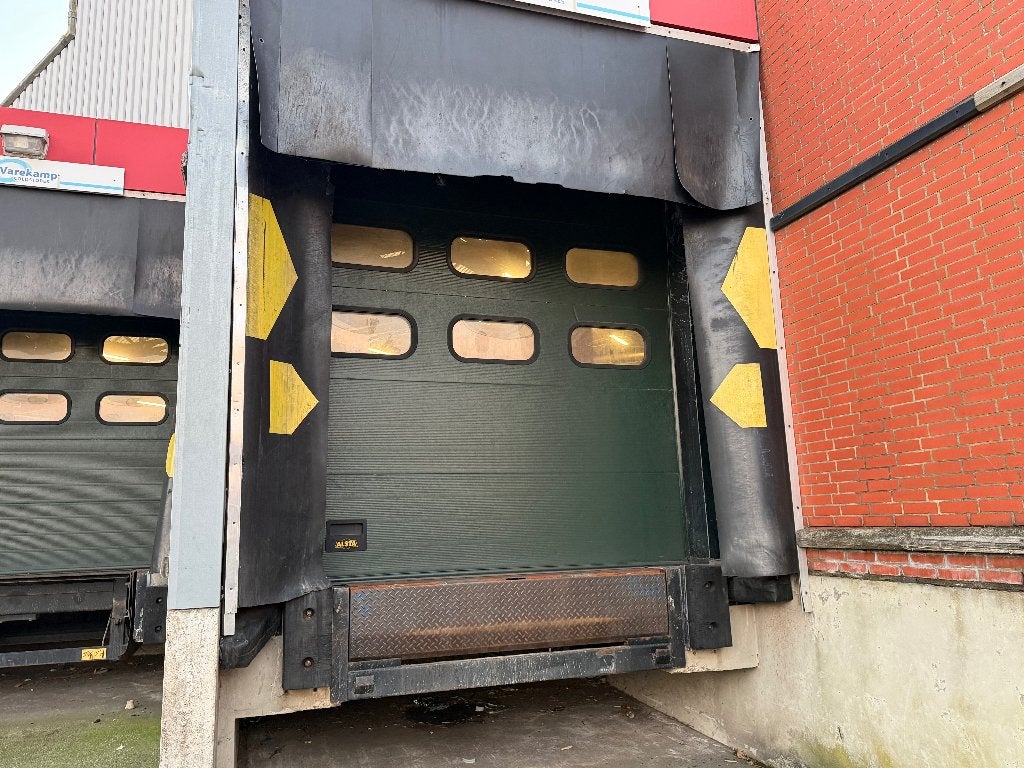 Dock levelaars met overheaddeur en rubber flap, Ophalen of Verzenden