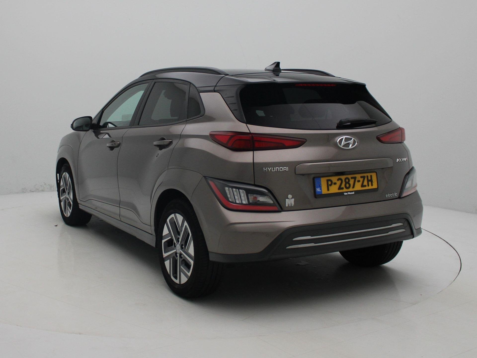 Foto 3 van Hyundai Kona EV Premium 64 kWh | Leder | Stoelverwarming | S
