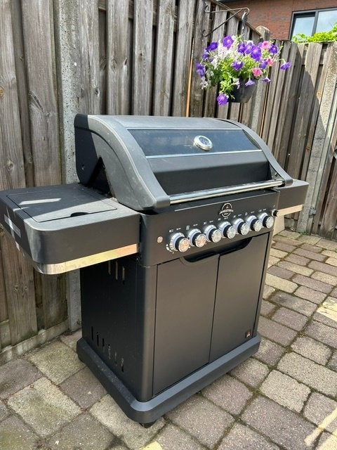 Gasbarbecue 4-pits + en 2x zijbranders, incl. hoes — 140cm, Ophalen, Zo goed als nieuw, Jamestown