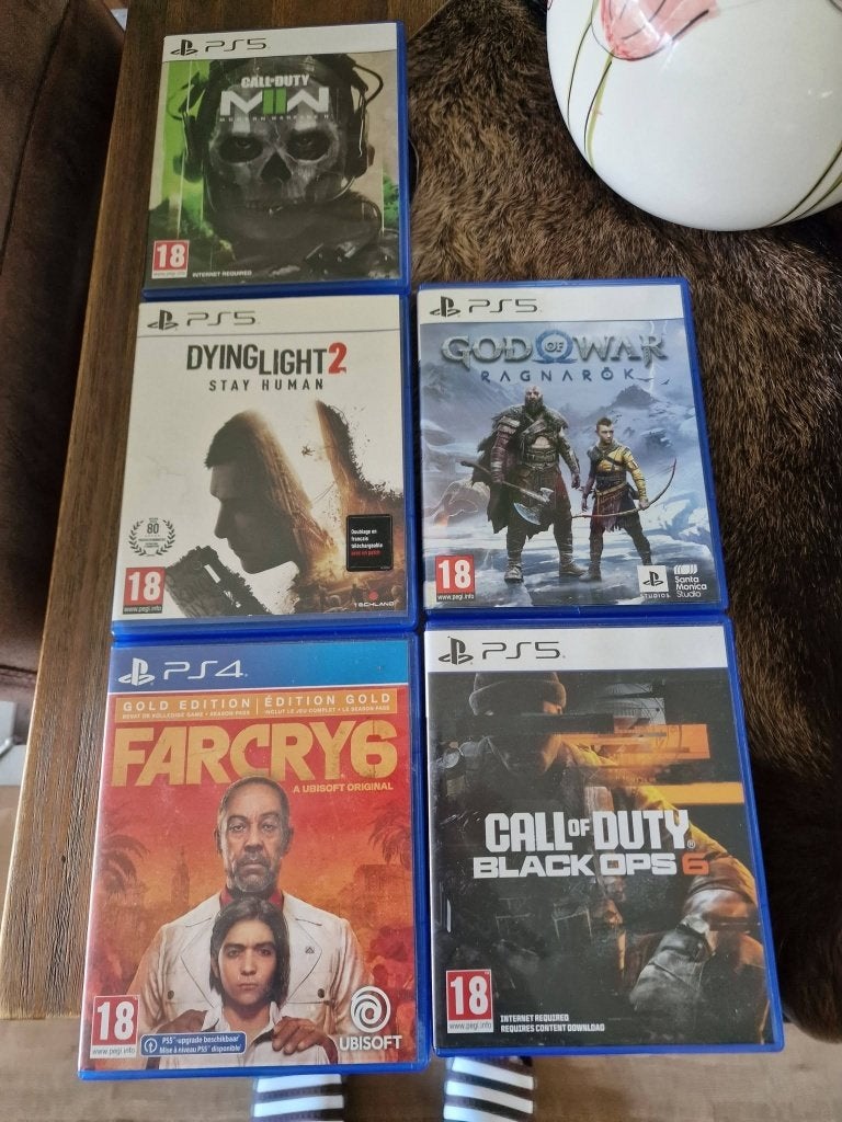 playstation 5 games en 1 PS4, Ophalen of Verzenden, Gebruikt, Avontuur en Actie, Vanaf 18 jaar
