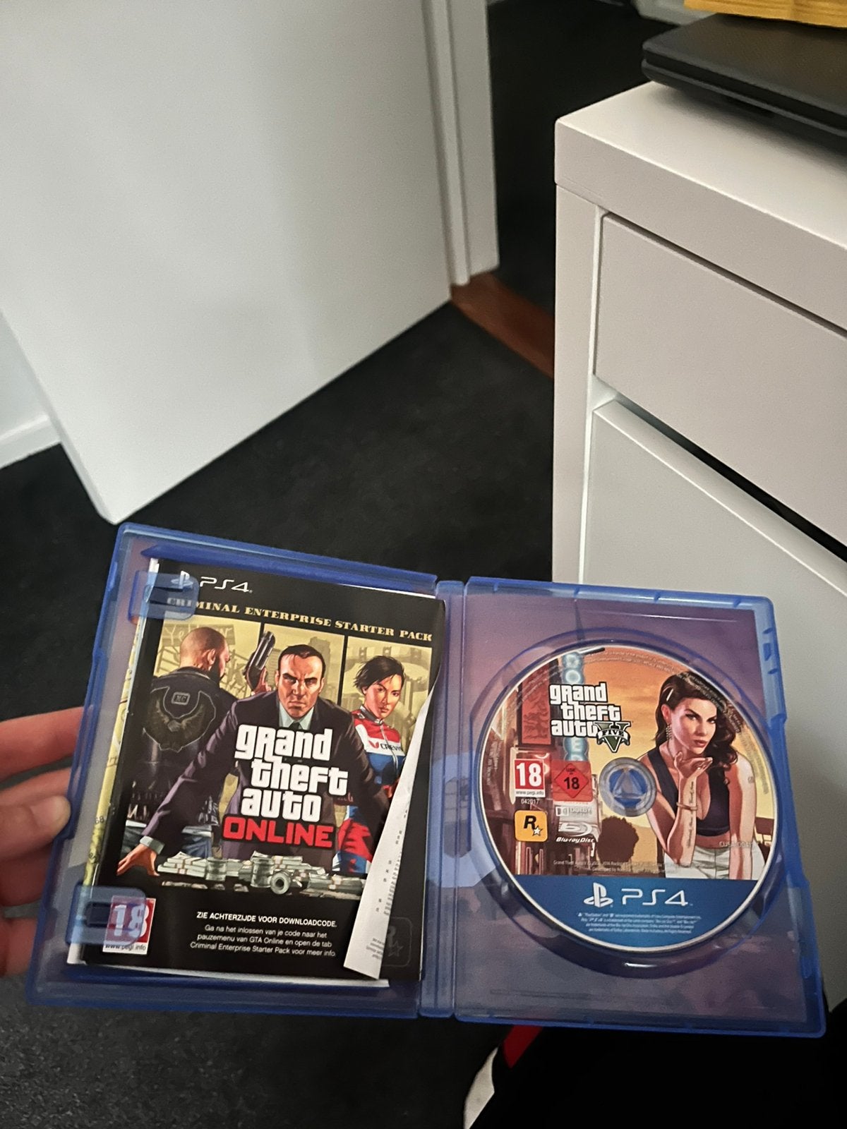 Gta 5 en crew 2 spellen ps4 kan ook op ps5, 1 speler, Zo goed als nieuw, Eén computer, Vanaf 7 jaar