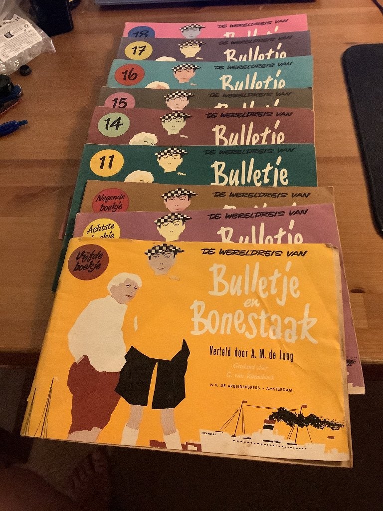 De Wereldreis van Bulletje en Bonestaak nr 5, 8, 9, 11,14-18, Gelezen, Ophalen of Verzenden, A.M. de Jong, Meerdere stripboeken