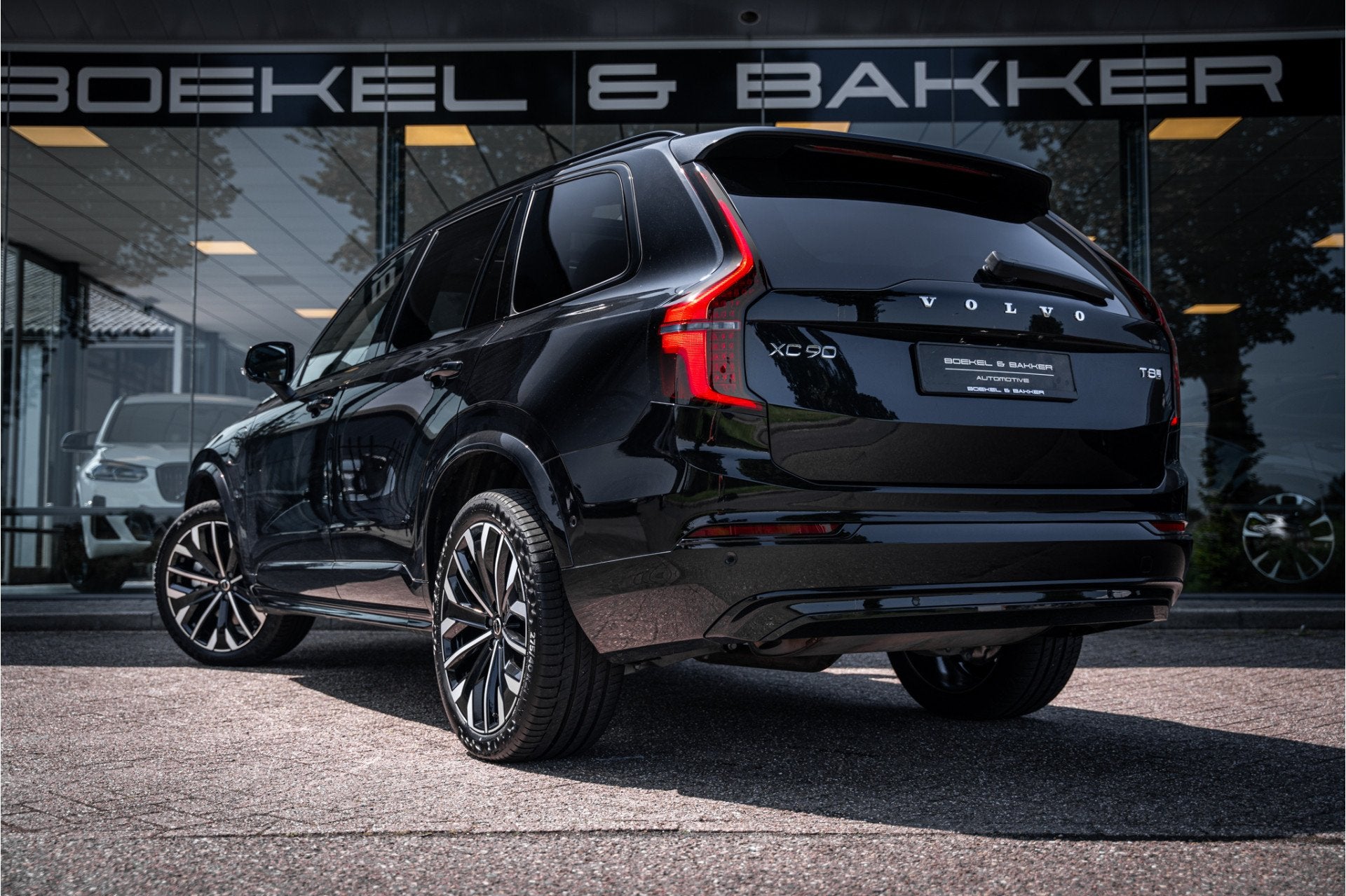 Volvo XC90 T8 Plus Dark Facelift Plug-in hybrid AWD * HUD *, Gebruikt, Zwart, 4 cilinders, 7 stoelen