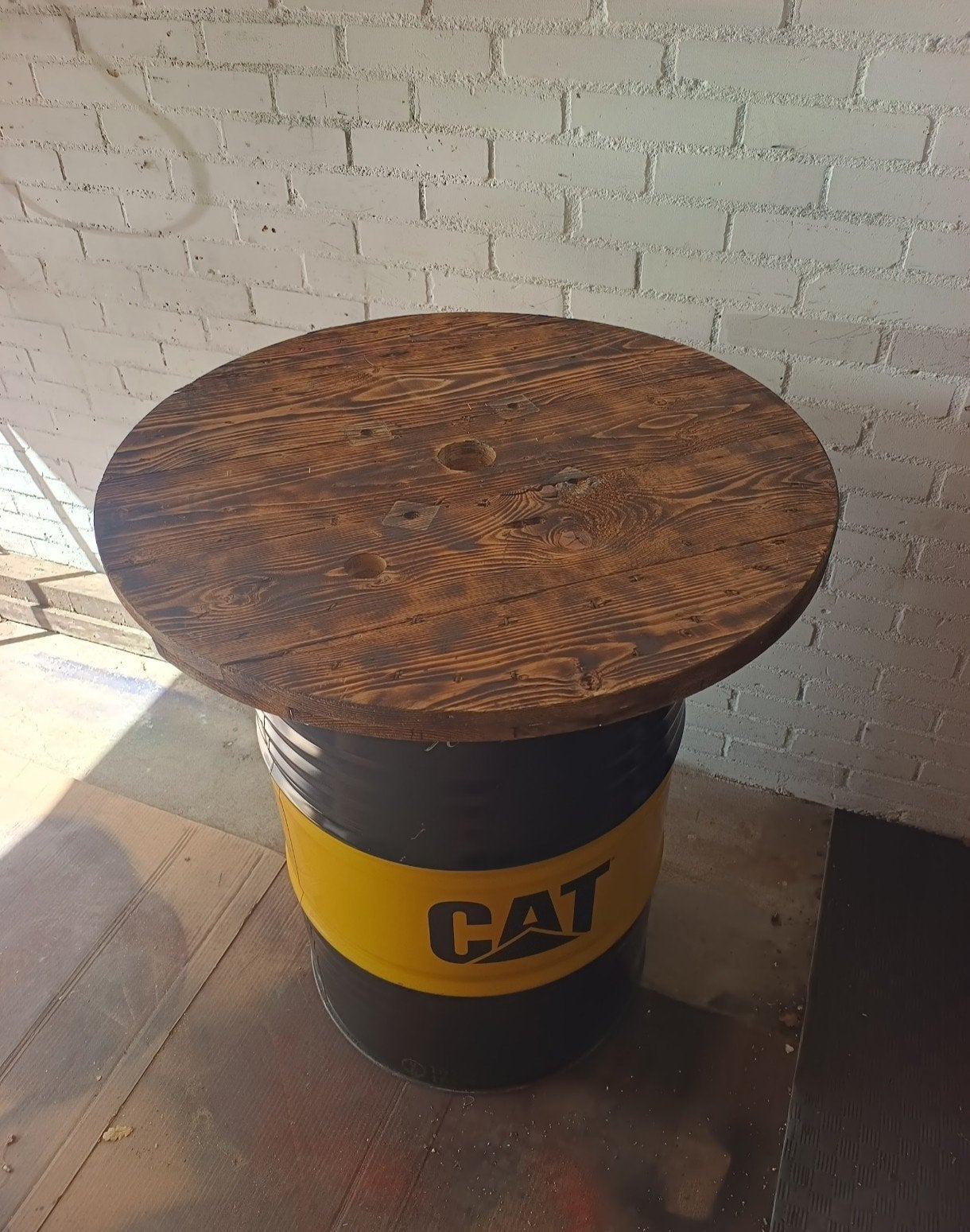 Unieke Caterpillar olievat tafel - Stoer en industrieel, Ophalen, Rond, 55 tot 75 cm, 60 cm of meer