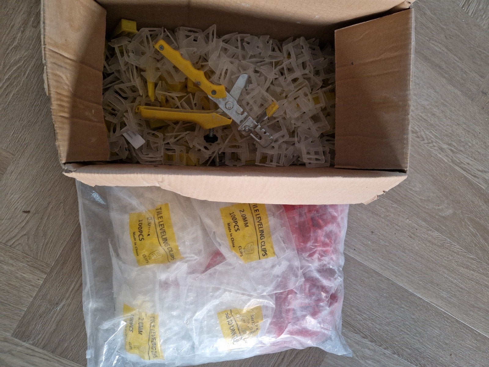 2 mm tegelclips plus wiggen en tang, Ophalen