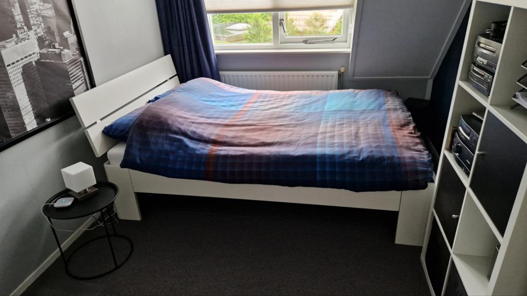 2 persoons bed 140 x 210 met lattenbodems, Overige materialen, Strak modern, Gebruikt, Tweepersoons