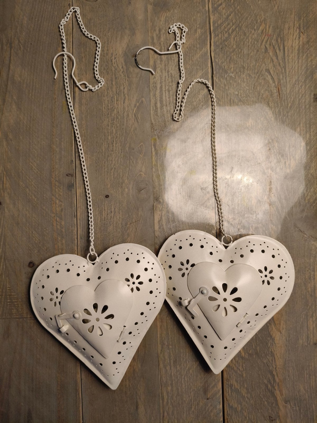 Set van 2 gietijzeren hartvormige windlichten met luikje, Huis en Inrichting, Ophalen of Verzenden, Metaal, Wit, Gebruikt