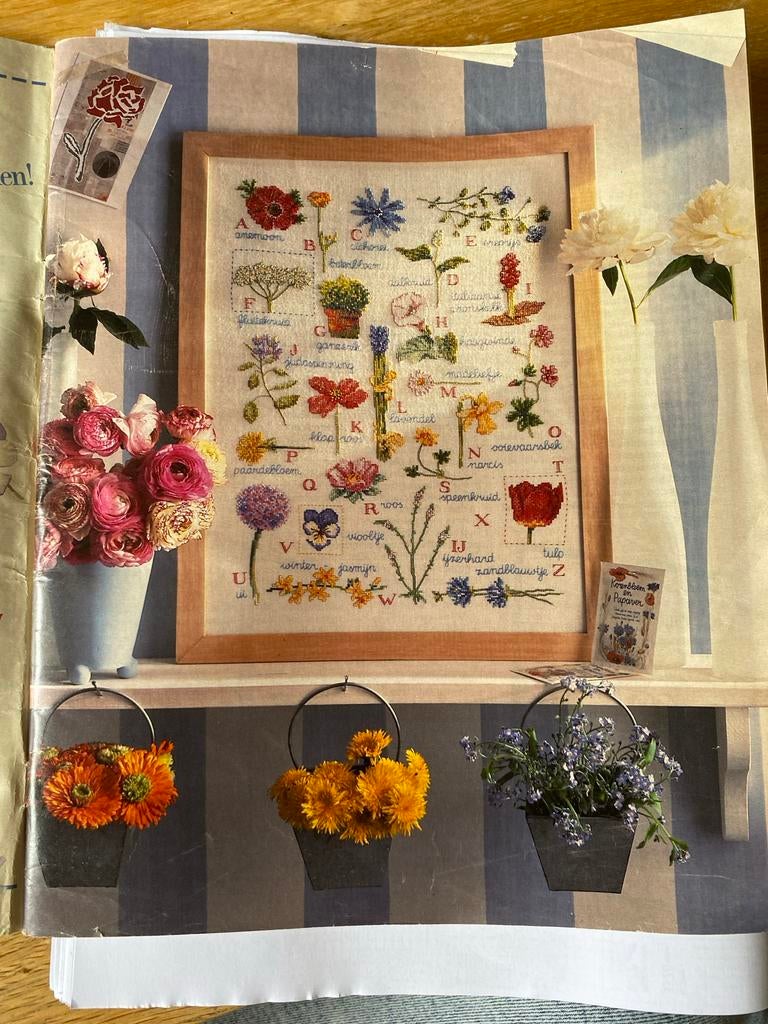Marjolein Bastin Bloemen-borduur-alfabet Patroon Libelle, Ophalen of Verzenden, Gebruikt, Handborduren, Patroon