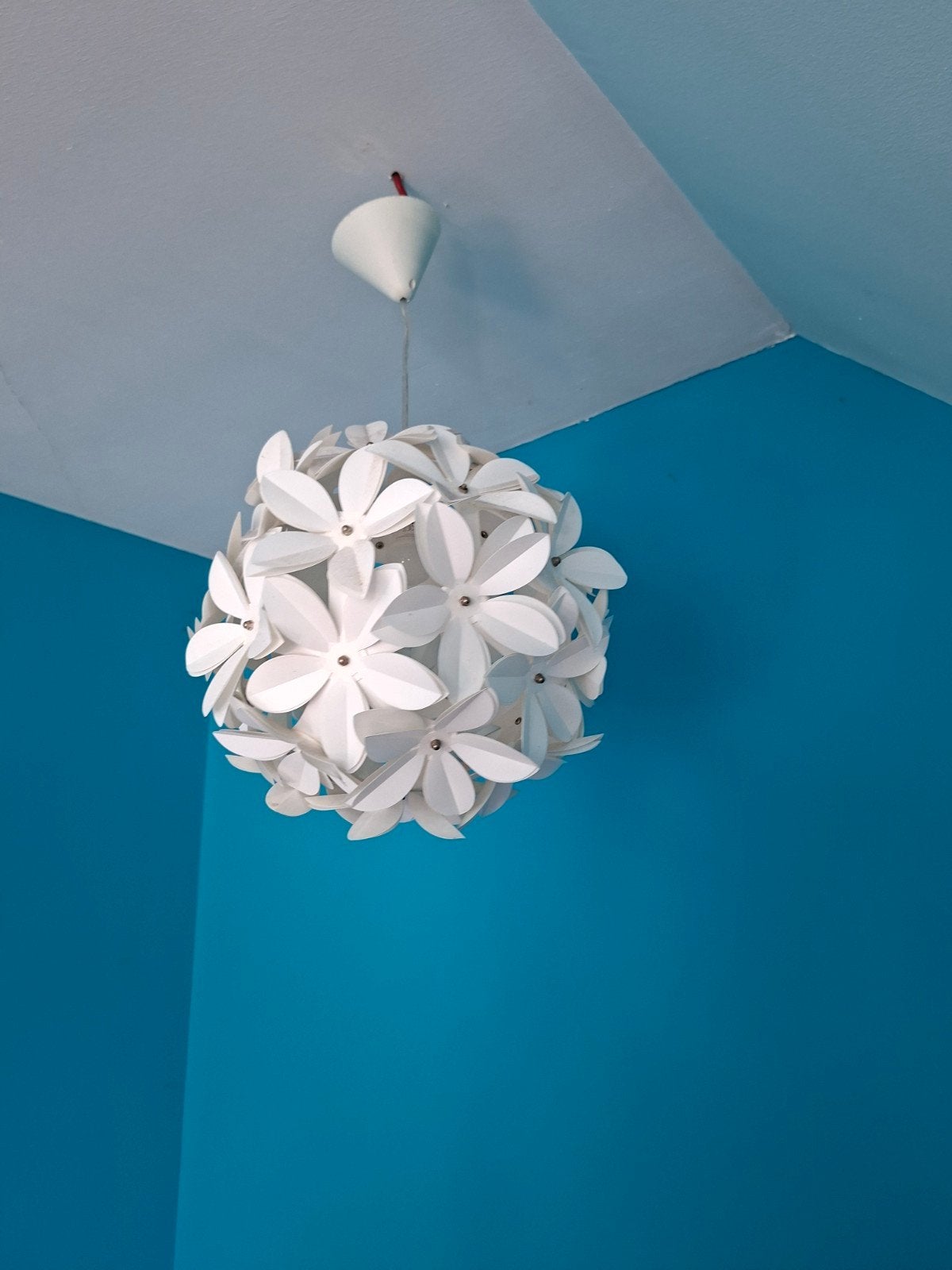 Witte bloemen hanglamp - speels en decoratief, Huis en Inrichting, Ophalen, Kunststof, Speels, Bloemig, Modern, E27 (groot)