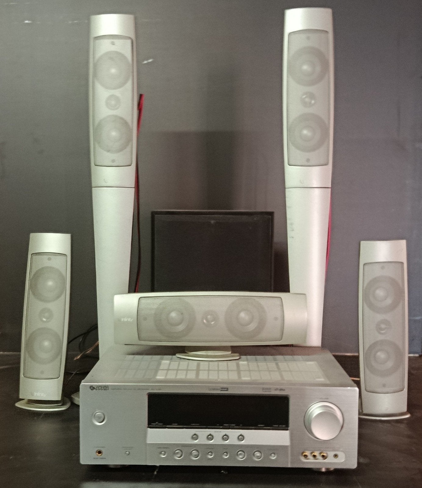 Yamaha RX-V361 5.1 AV-receiver en Infinity Oreus HCS 5.1 set, Gebruikt, 70 watt of meer, 5.1-systeem, Overige spelers