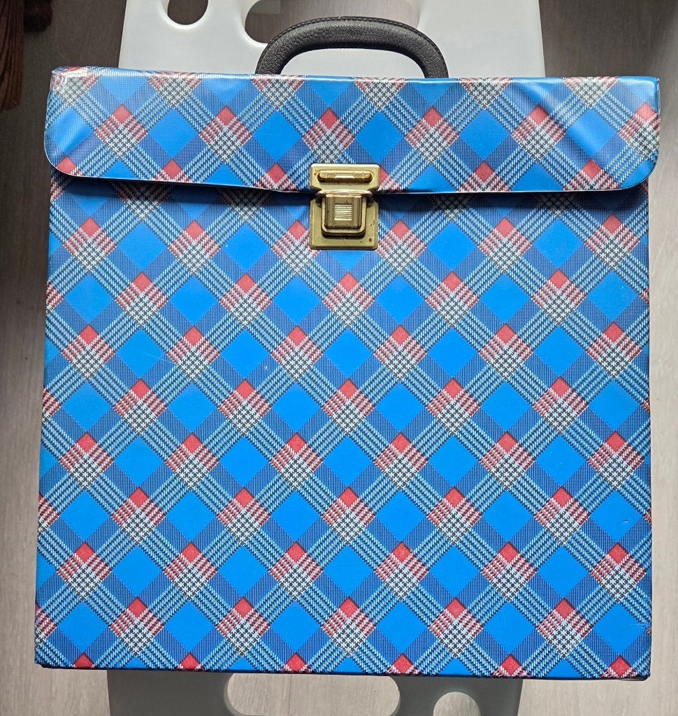 Vintage ruitjes LP koffer (15) met een opvallend ruitjespatr, Gebruikt, Minder dan 50 cm, Ophalen of Verzenden, Minder dan 35 cm