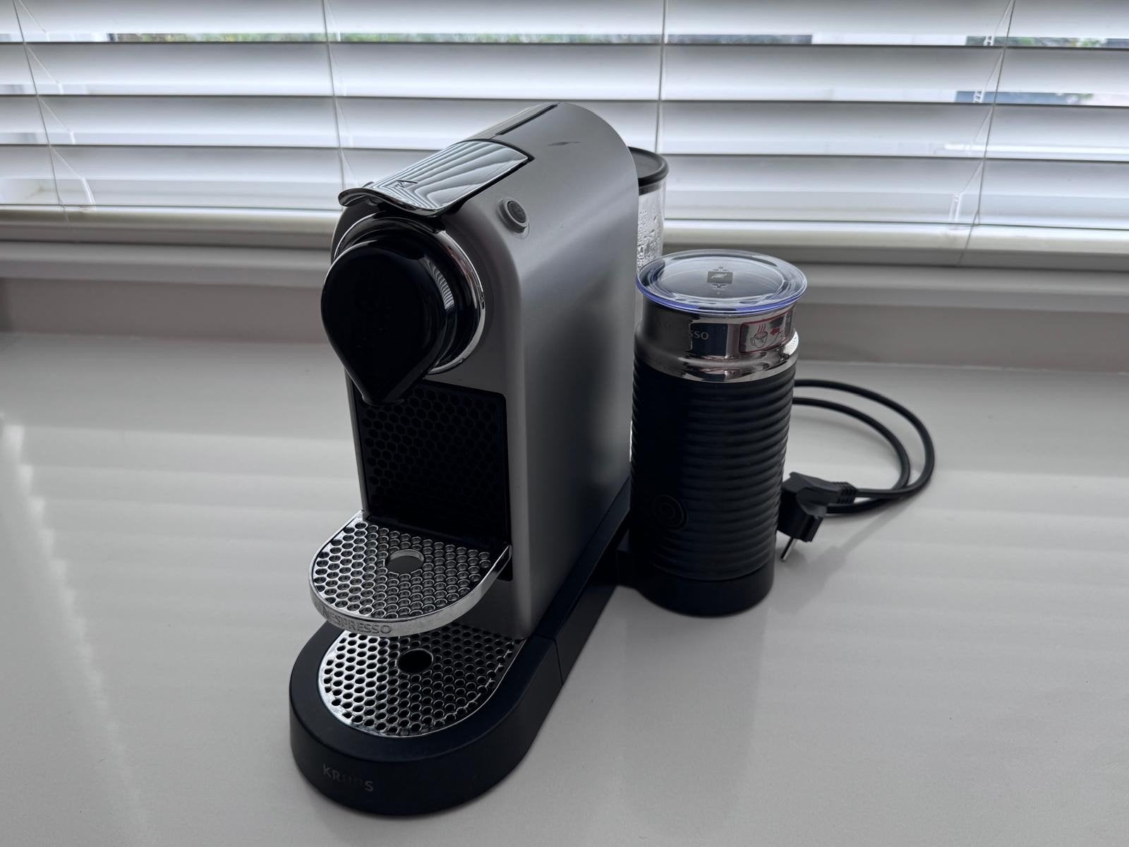 Nespresso Krups Citiz & Milk met Aeroccino 3 Melkopschuimer, Ophalen, Espresso apparaat, Zo goed als nieuw, 1 kopje