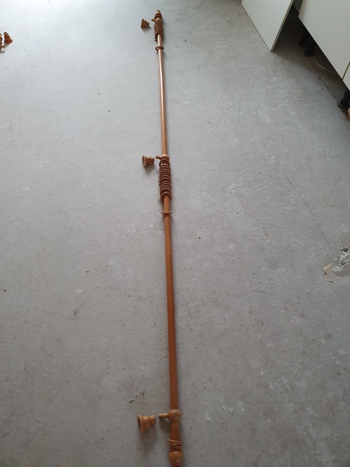 Houten gordijnroede met ringen, 267 cm, Ophalen, Met ringen, Gebruikt, Overige merken