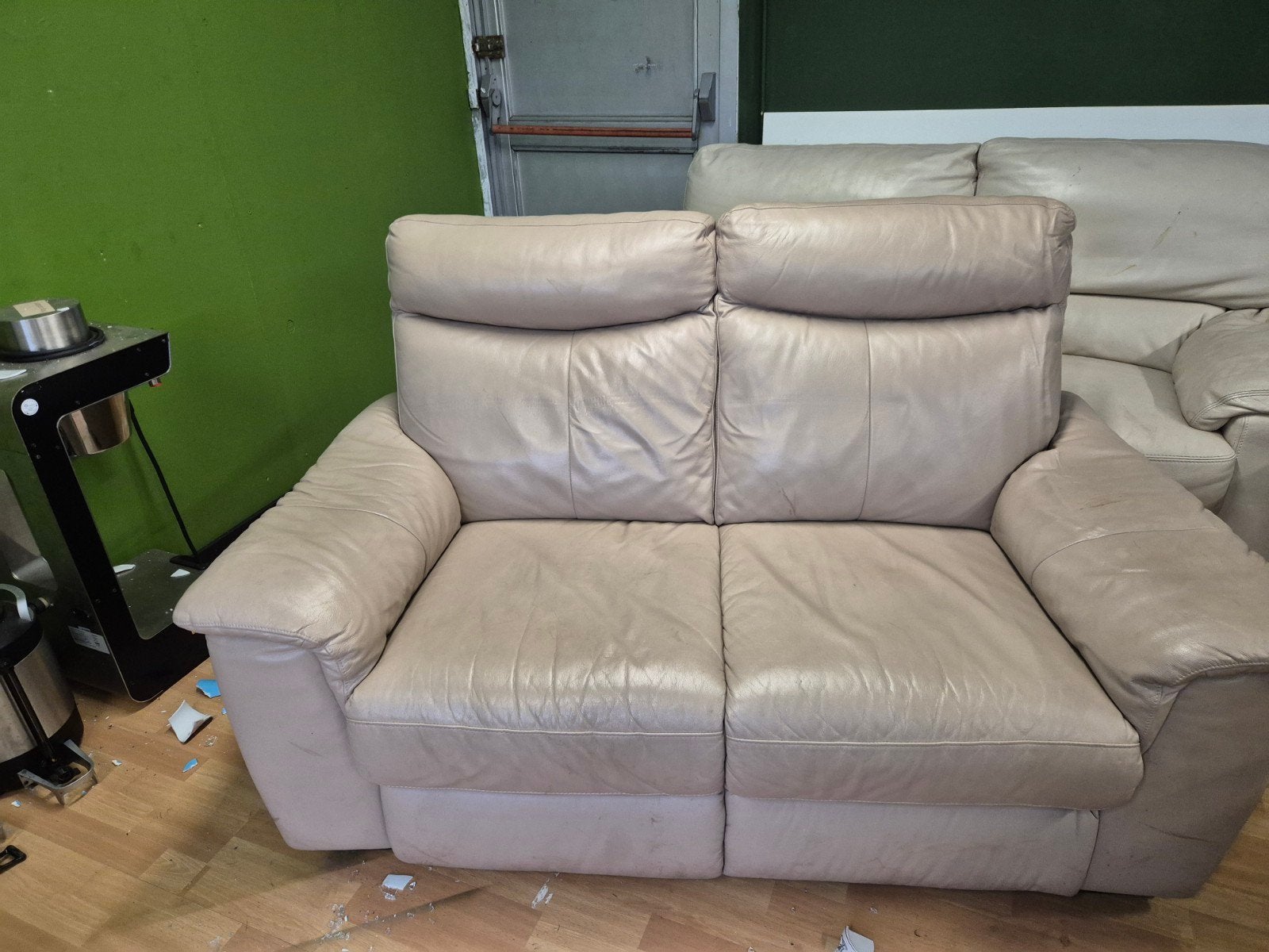 3 banken beschikbaar: zwart en beige leren banken, Ophalen, Gebruikt, 150 tot 200 cm, Tweepersoons