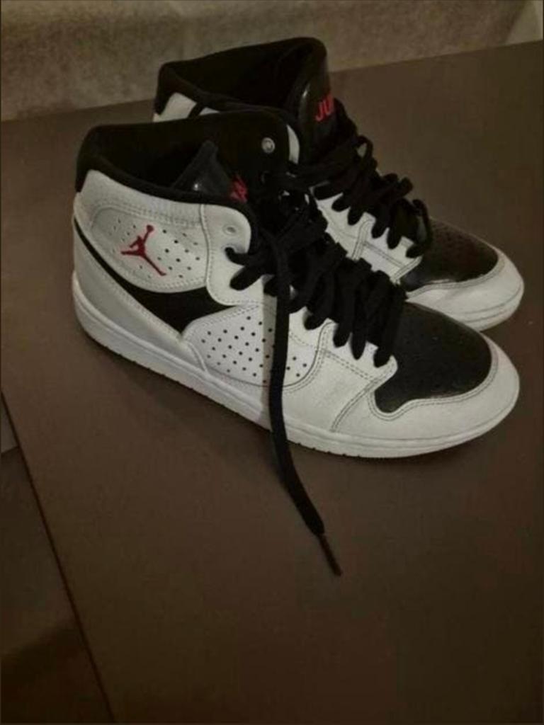 Jordan Jumpman, Yeezy's, BALR, Nike schoenen maat 41, 42, Ophalen of Verzenden, Zo goed als nieuw, Schoenen