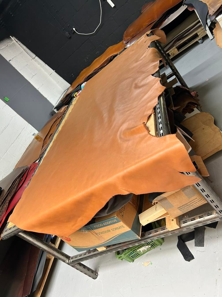 Cognac bruin halve huid 1.5 mm dikte soepel en glad A-273, Hobby en Vrije tijd, Stoffen en Lappen, Bruin, Leer of Kunstleer, Ophalen of Verzenden