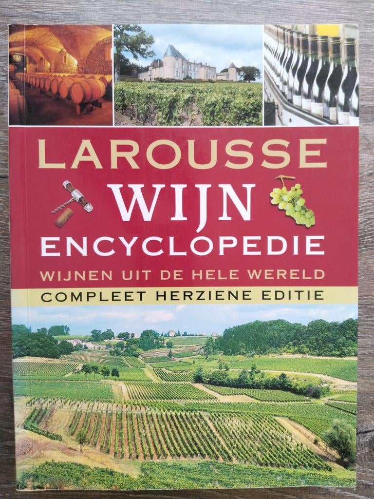 Larousse Wijn Encyclopedie - Wijnen Uit De Hele Wereld, Ophalen of Verzenden, Zo goed als nieuw