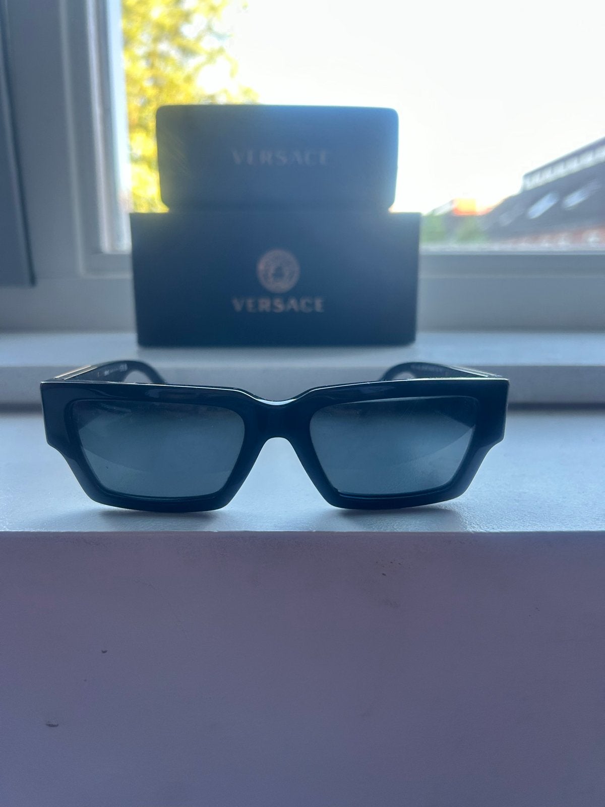 Versace Zonnebril - Zo goed als nieuw, Zonnebril, Zwart, Gianni Versace, Ophalen of Verzenden