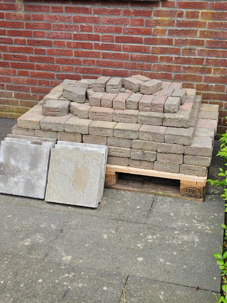 Gratis 3 m2 koppelstones en evt wat betontegels erbij, Tuin en Terras, Ophalen, Beton, Klinkers