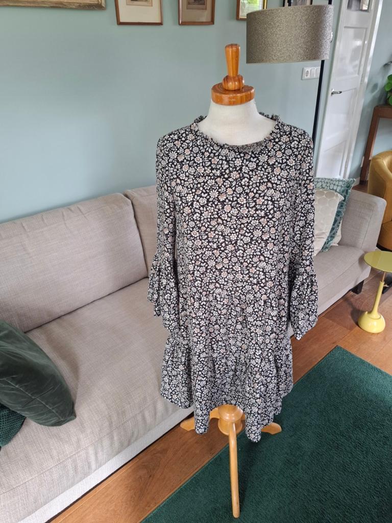 Nieuwe jurk van Marccain maat 36, Zwart, Nieuw, Ophalen of Verzenden, Knielengte